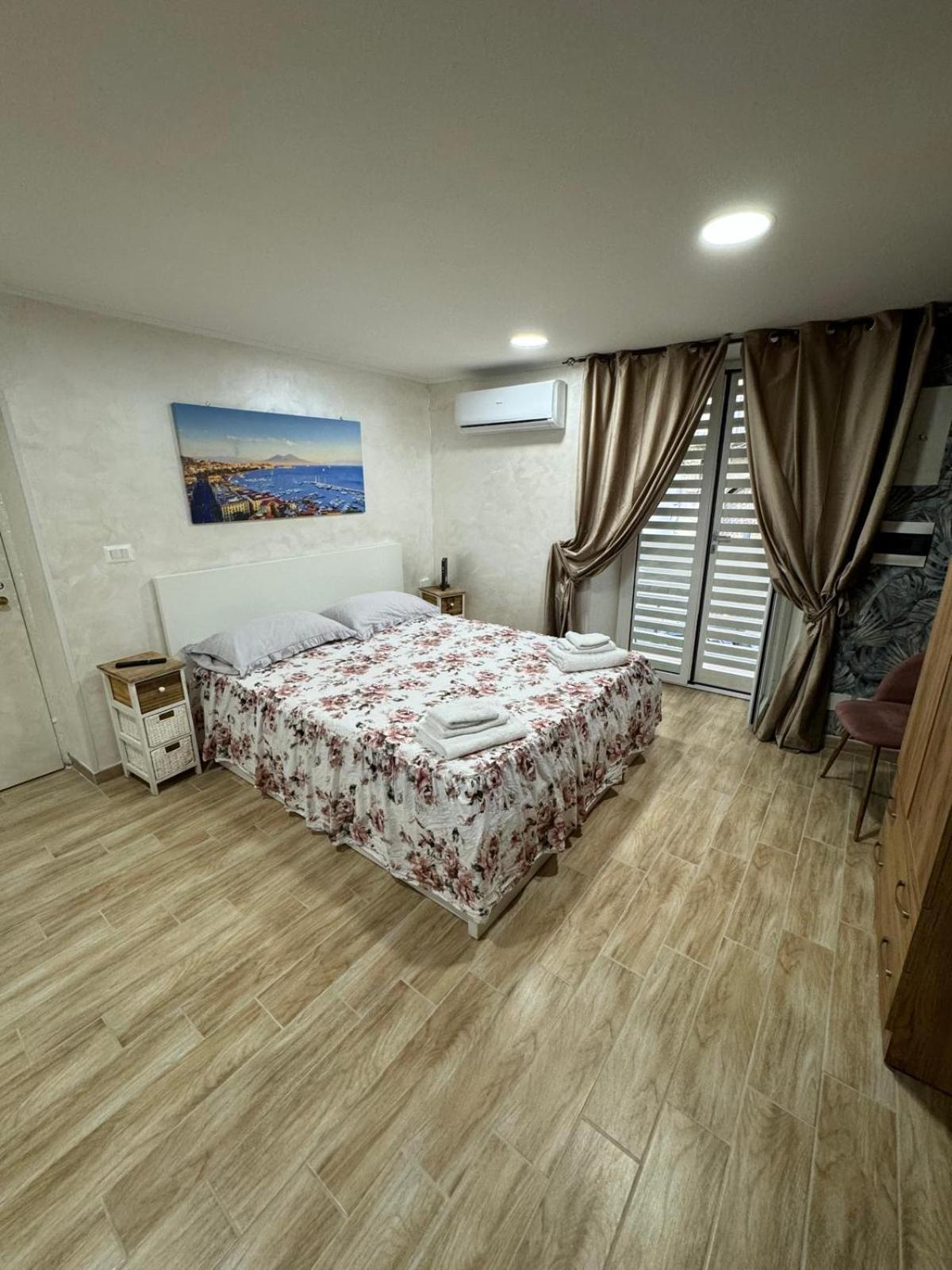 Appartement Spezzano House à Naples Extérieur photo