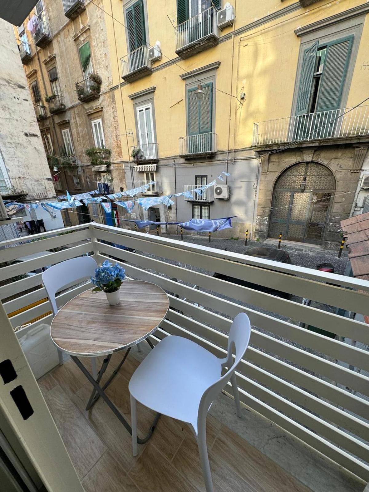 Appartement Spezzano House à Naples Extérieur photo