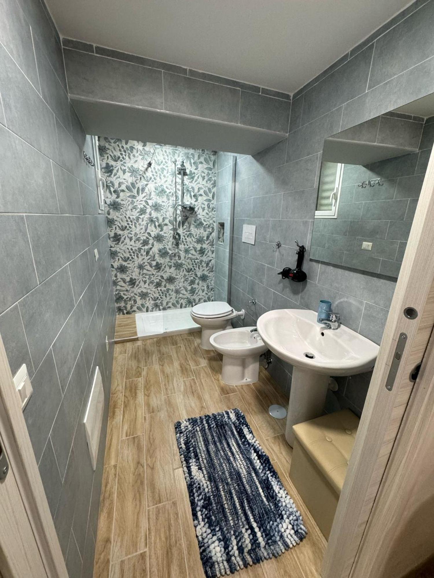 Appartement Spezzano House à Naples Extérieur photo