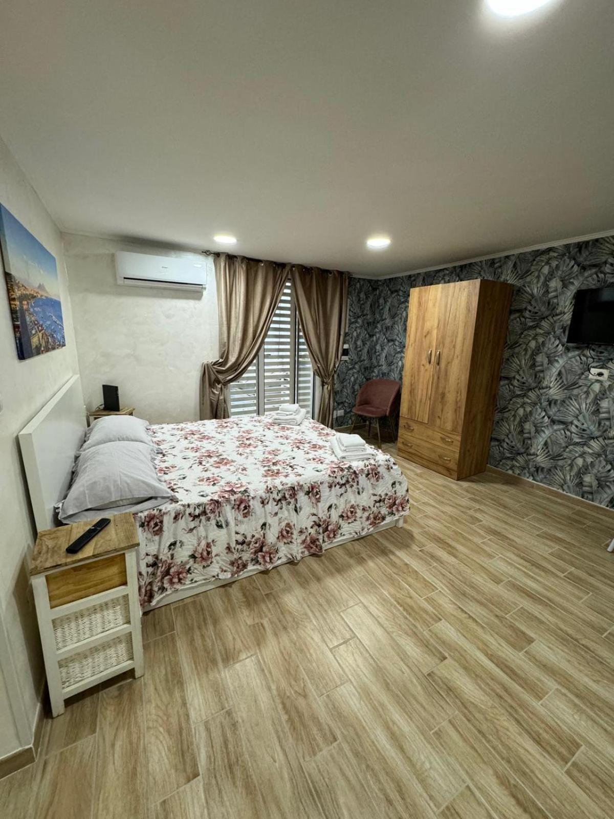 Appartement Spezzano House à Naples Extérieur photo